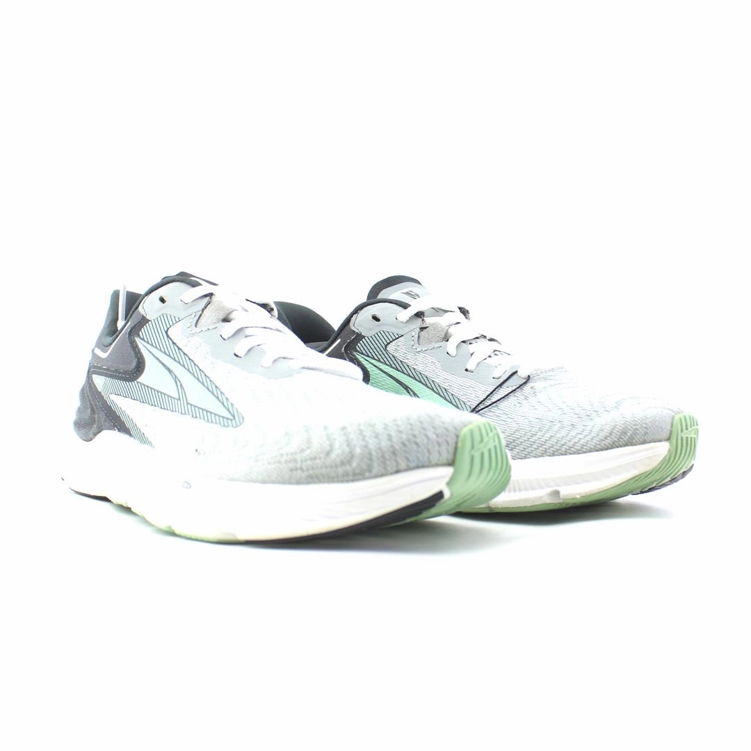 ALTRA TORIN 6 lightweight athletic shoe look