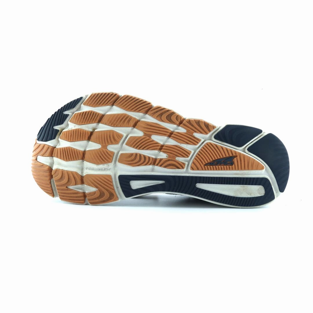 ALTRA TORIN 6 lightweight athletic shoe look