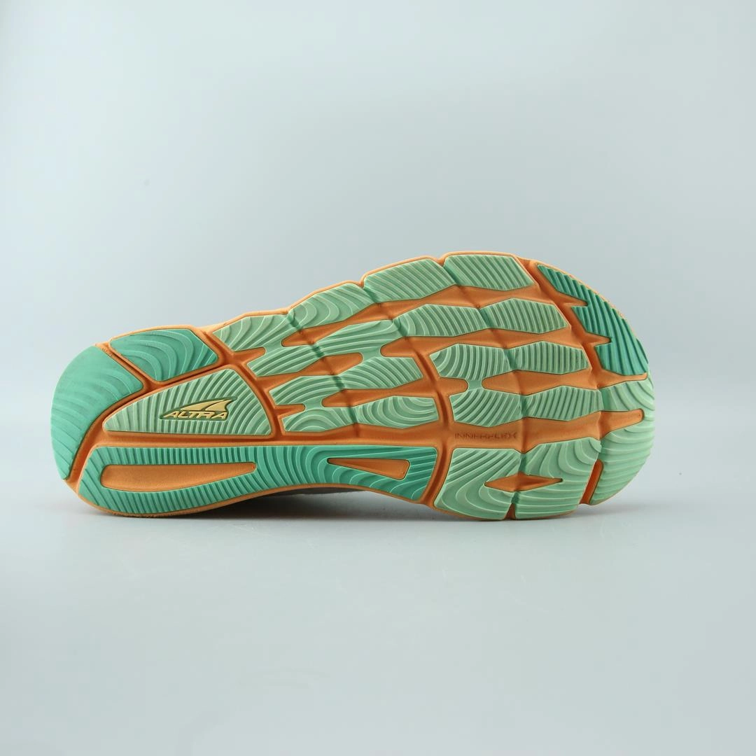 ALTRA TORIN 6 lightweight athletic shoe look