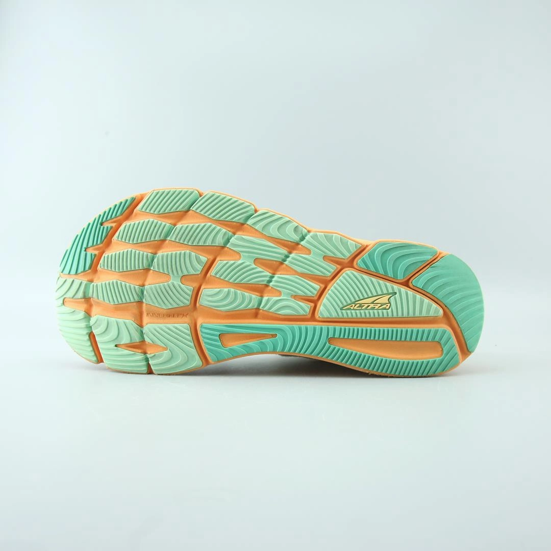 ALTRA TORIN 6 lightweight athletic shoe look