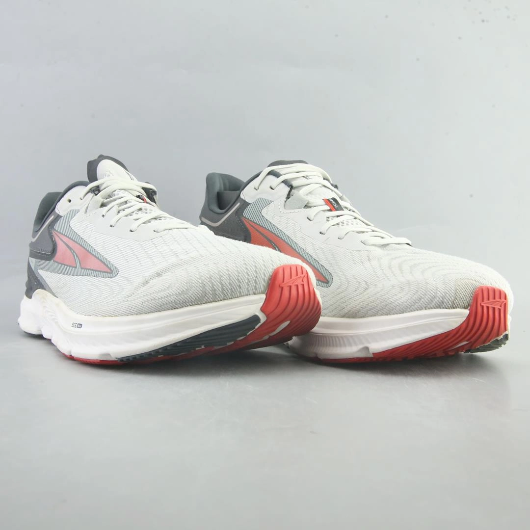 ALTRA TORIN 6 lightweight athletic shoe look
