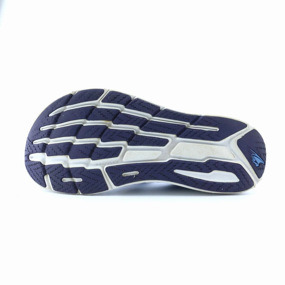 ALTRA TORIN 7 lightweight athletic shoe look
