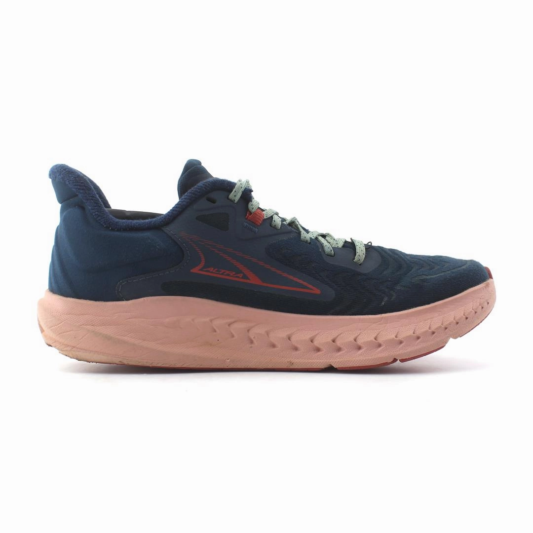 ALTRA TORIN 7 lightweight athletic shoe look