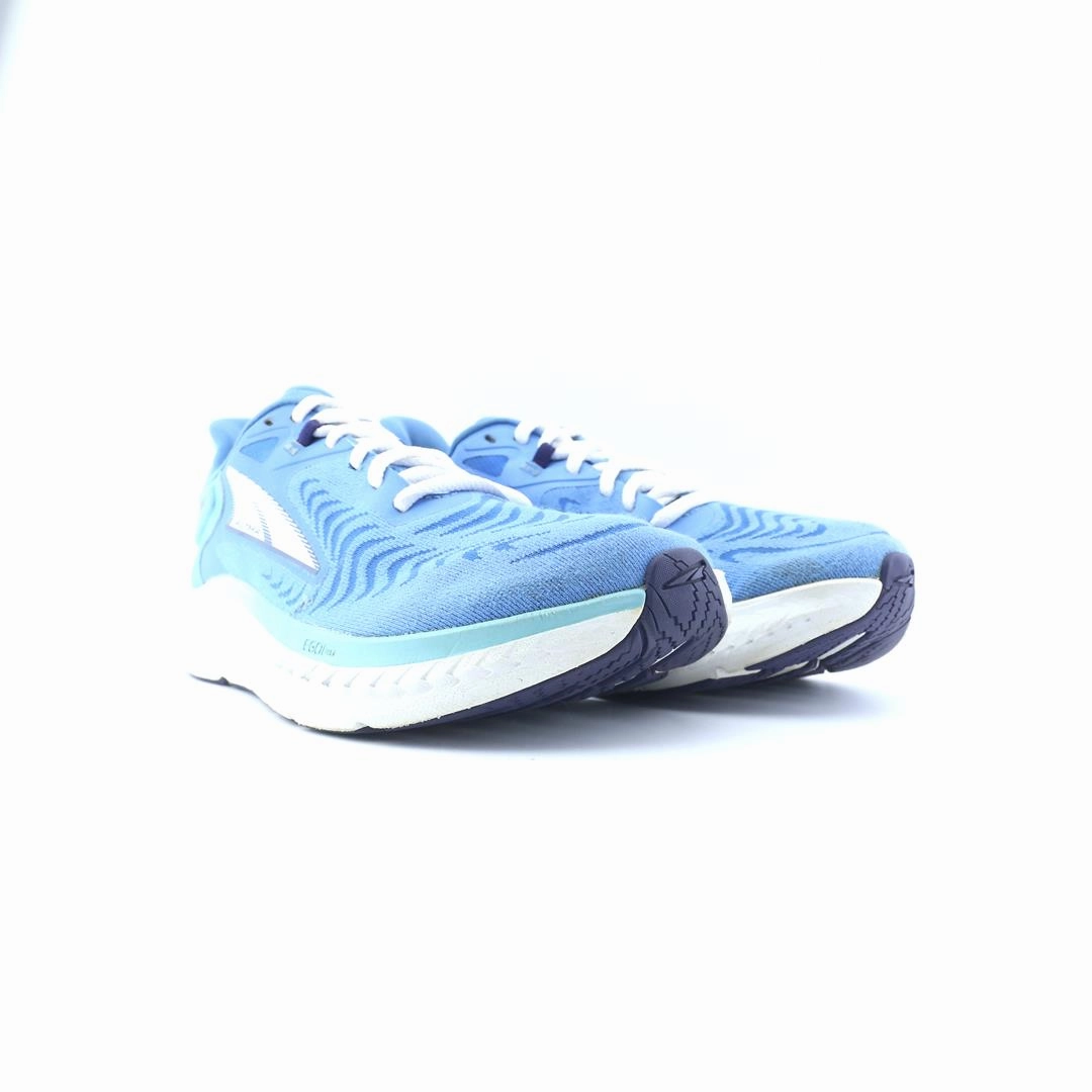 ALTRA TORIN 7 lightweight athletic shoe look