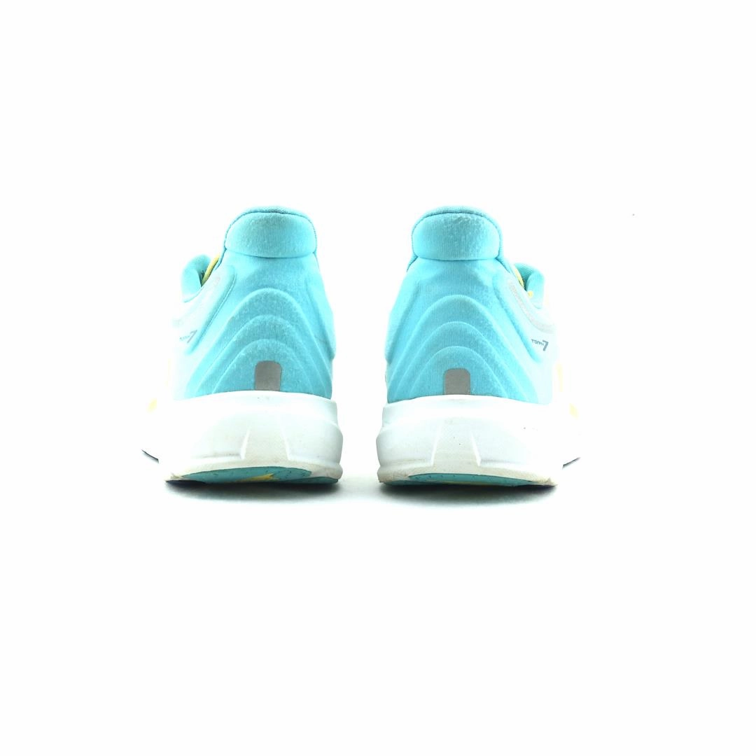 ALTRA TORIN 7 lightweight athletic shoe look