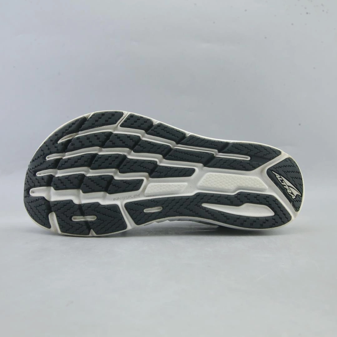 ALTRA TORIN 7 lightweight athletic shoe look