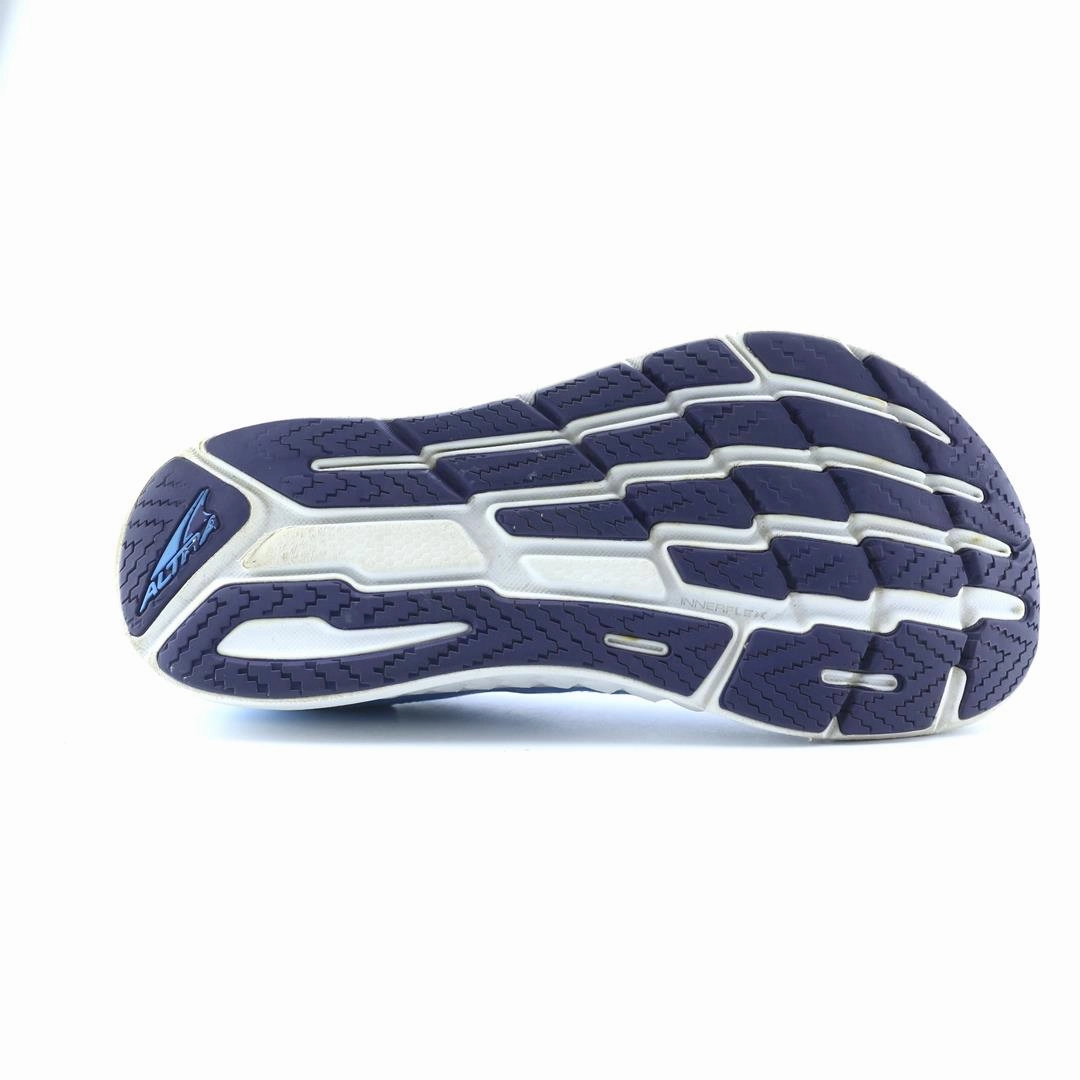 ALTRA TORIN 7 lightweight athletic shoe look