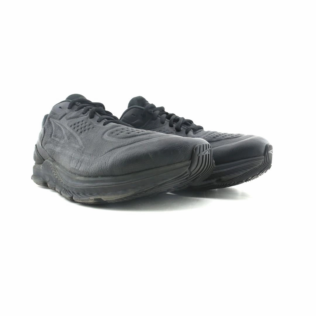 ALTRA TORIN lightweight athletic shoe look