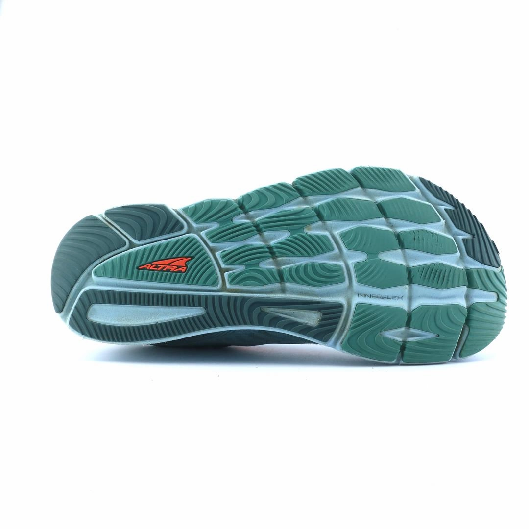 ALTRA TROIN 6 lightweight athletic shoe look