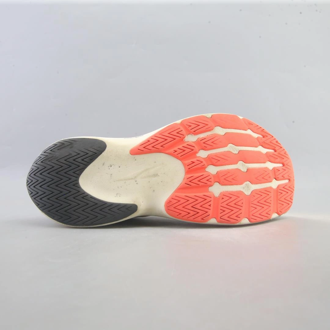 ALTRA VANISH CARBON lightweight athletic shoe look