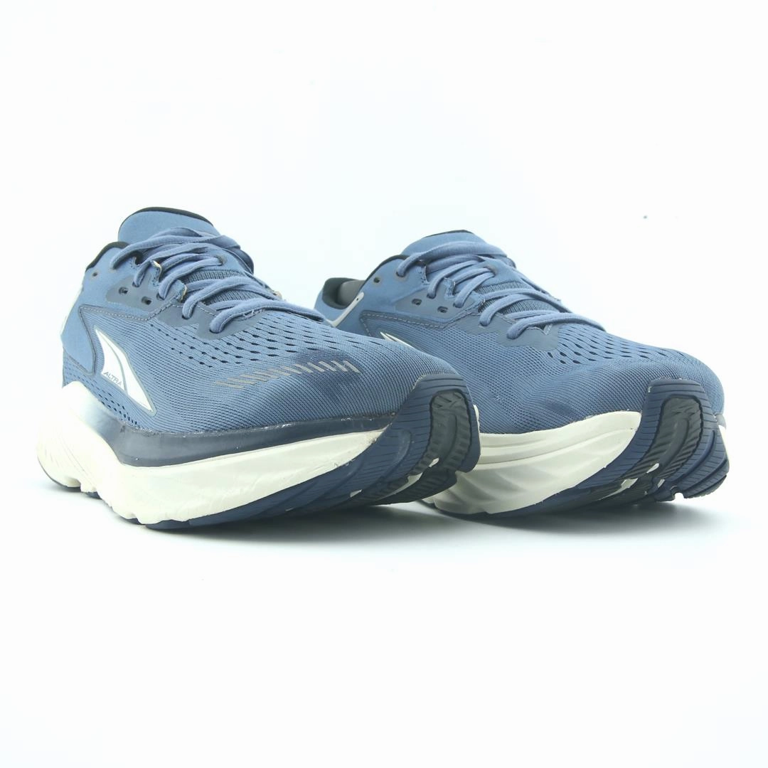ALTRA VIA OLYMPUS lightweight athletic shoe look