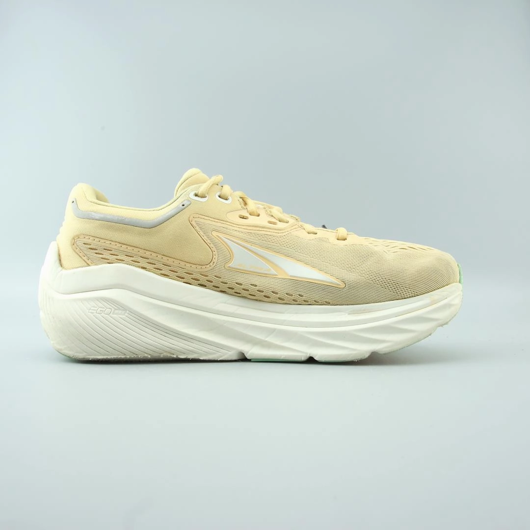 ALTRA VIA OLYMPUS lightweight athletic shoe look