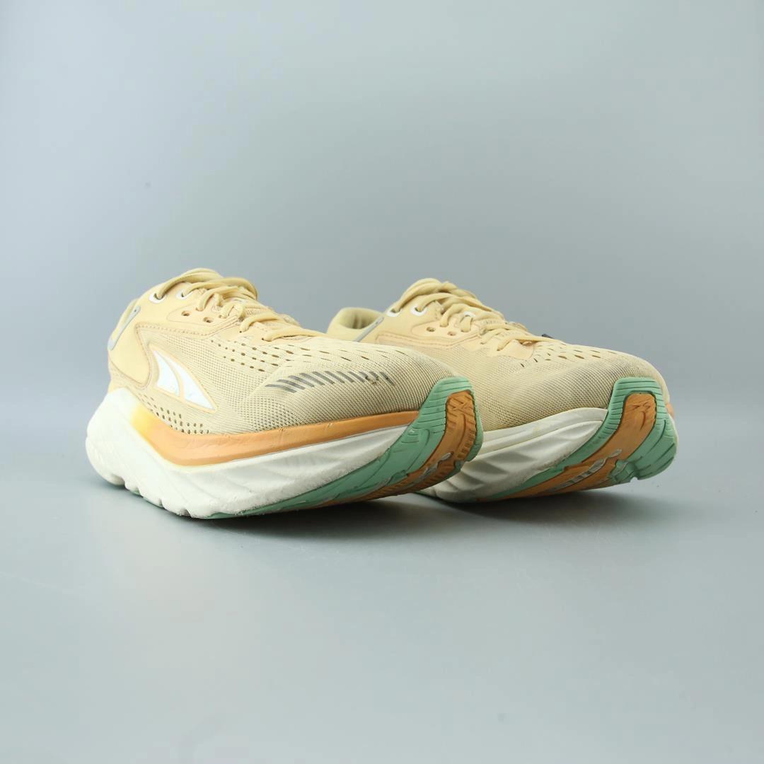 ALTRA VIA OLYMPUS lightweight athletic shoe look