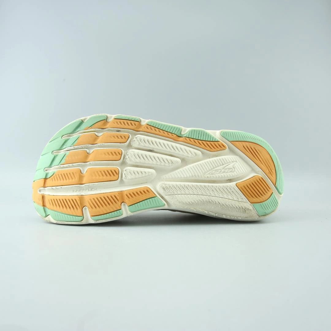 ALTRA VIA OLYMPUS lightweight athletic shoe look