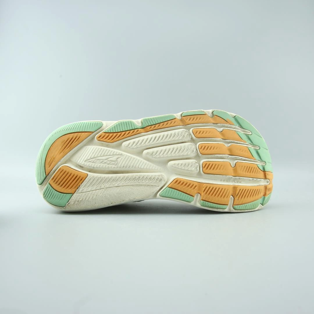 ALTRA VIA OLYMPUS lightweight athletic shoe look