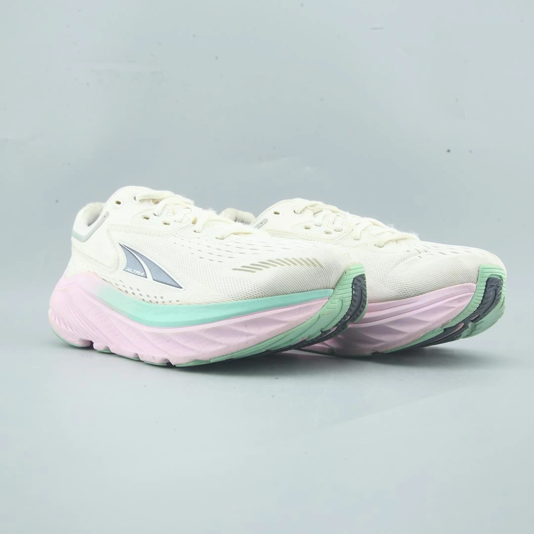 ALTRA VIA OLYPMUS lightweight athletic shoe look