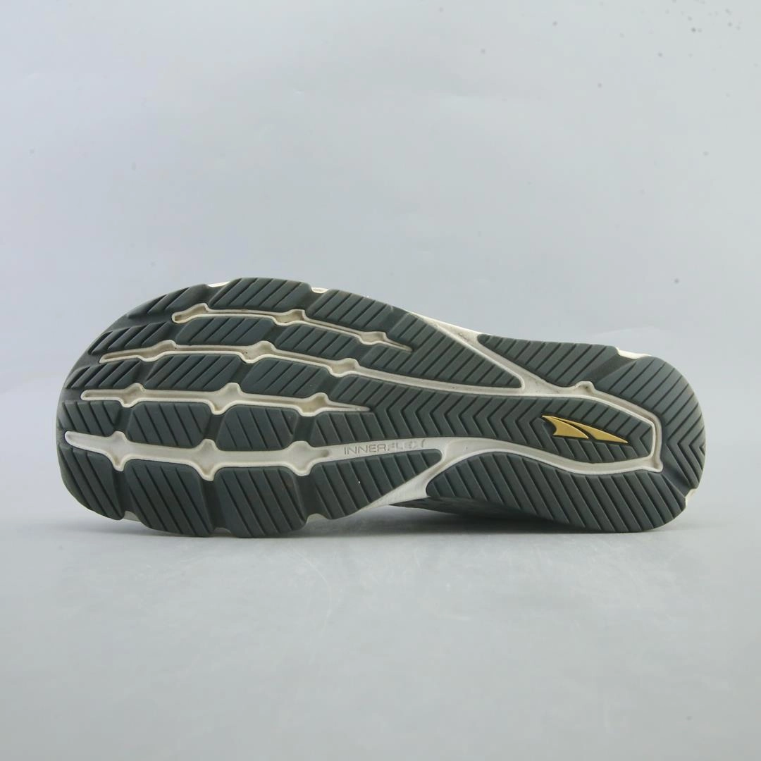 ALTRA VIHO lightweight athletic shoe look