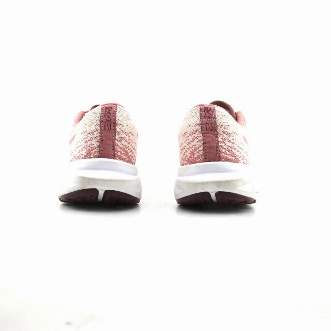 ASICS DYNABLAST 2 lightweight athletic shoe visuals