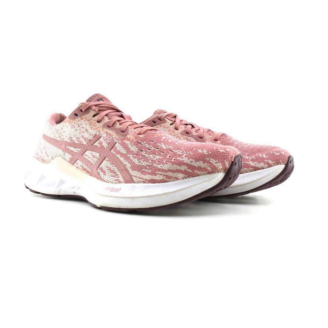 ASICS DYNABLAST 2 lightweight athletic shoe visuals