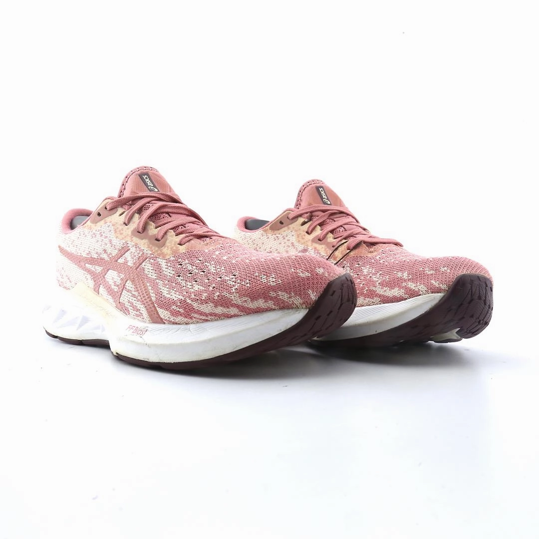 ASICS DYNABLAST 2 lightweight athletic shoe visuals