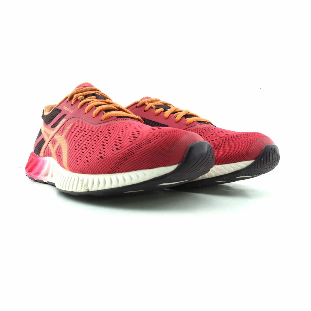 ASICS FUZE X LYTE lightweight athletic shoe visuals