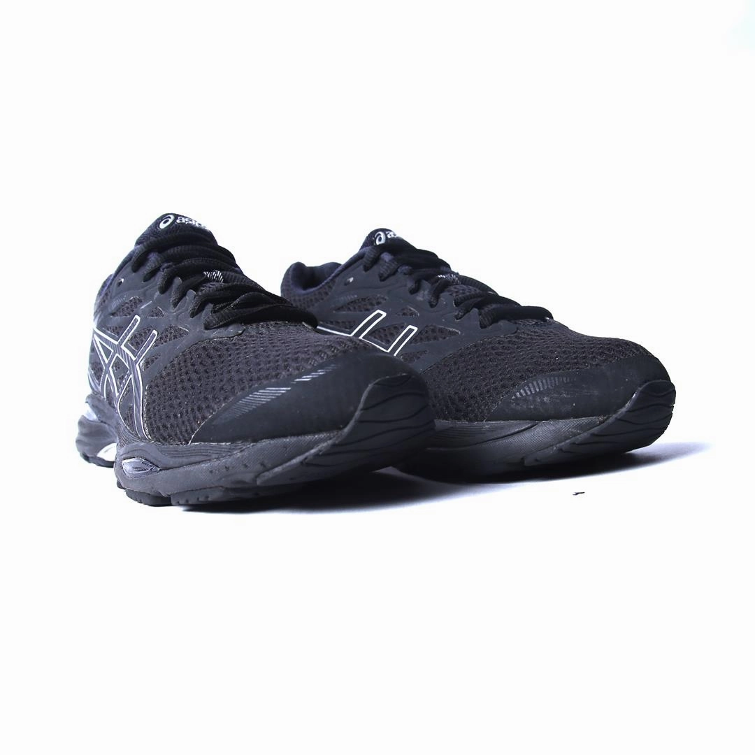 ASICS GEL-CUMULUS 18 lightweight athletic shoe visuals