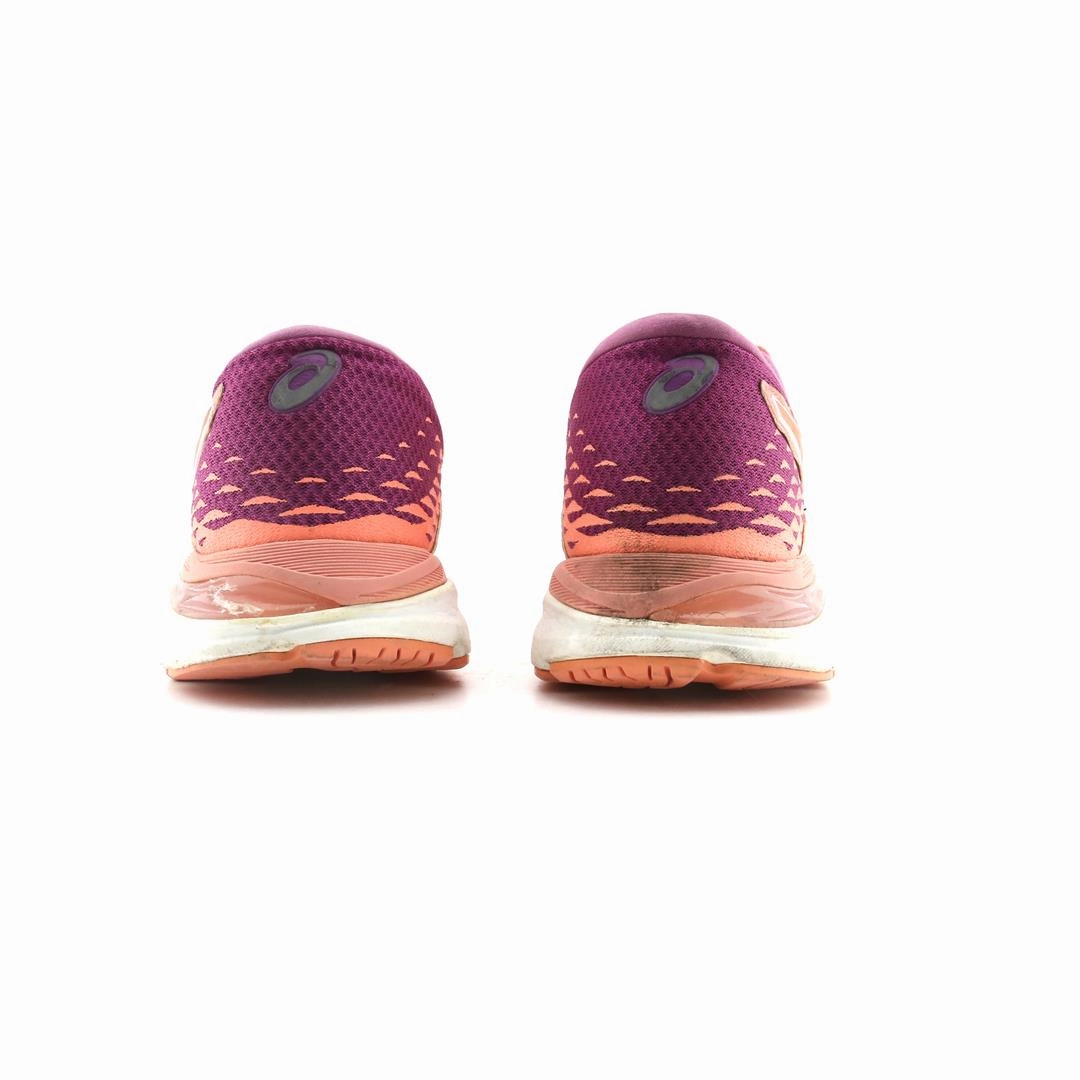 ASICS GEL-CUMULUS 19 lightweight athletic shoe visuals