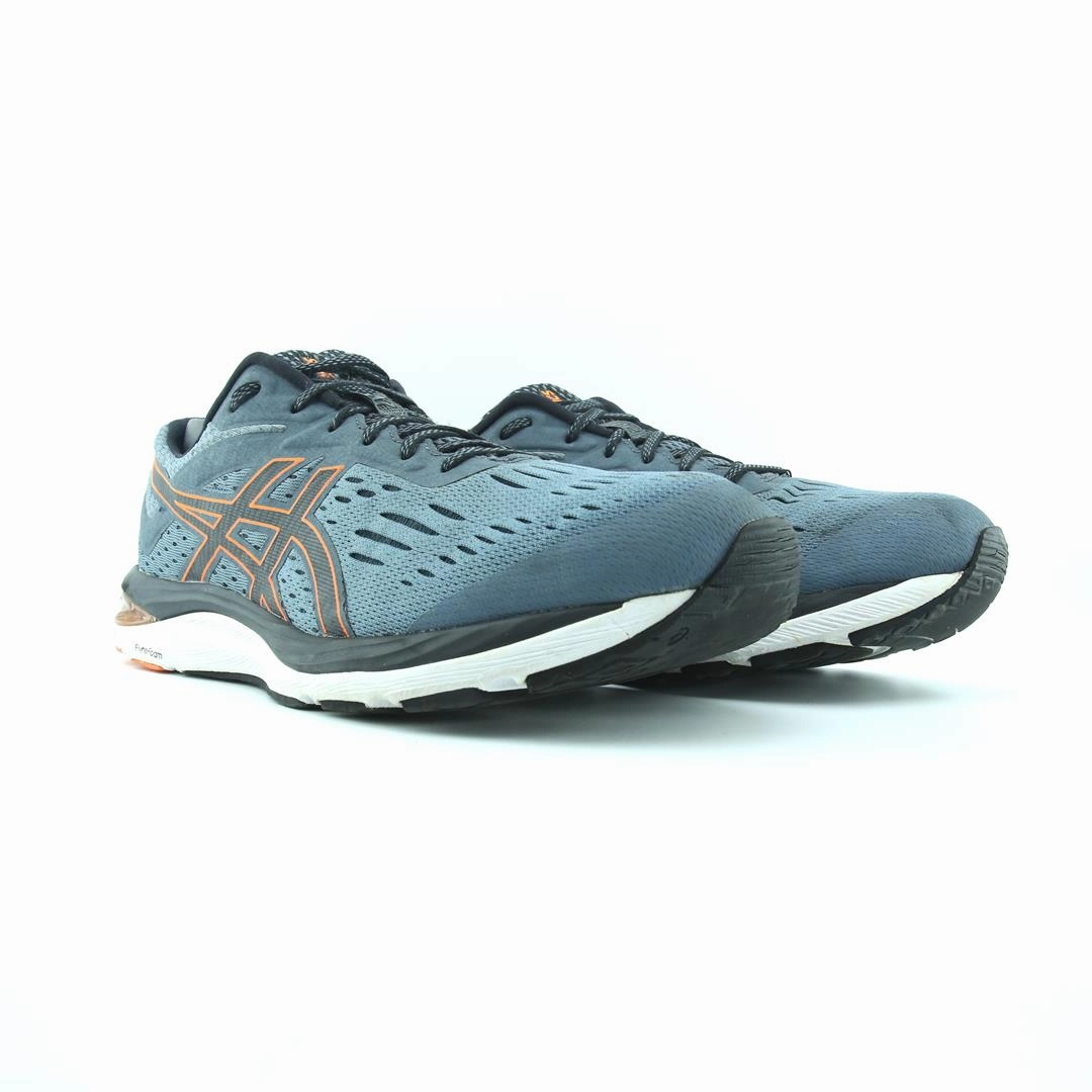 ASICS GEL-CUMULUS 20 performance running shoe photos