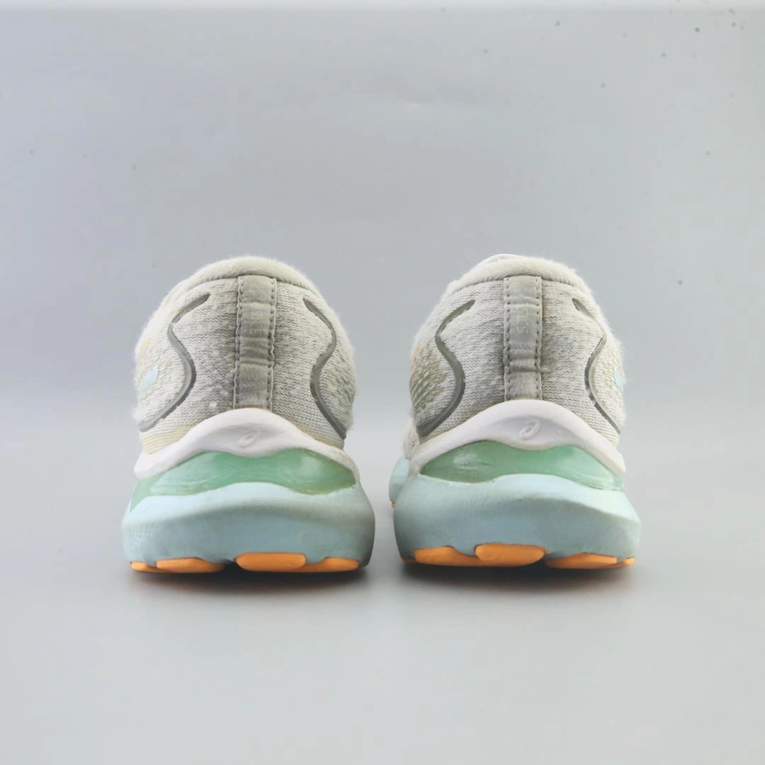 ASICS GEL-CUMULUS 21 sporty Asics footwear images