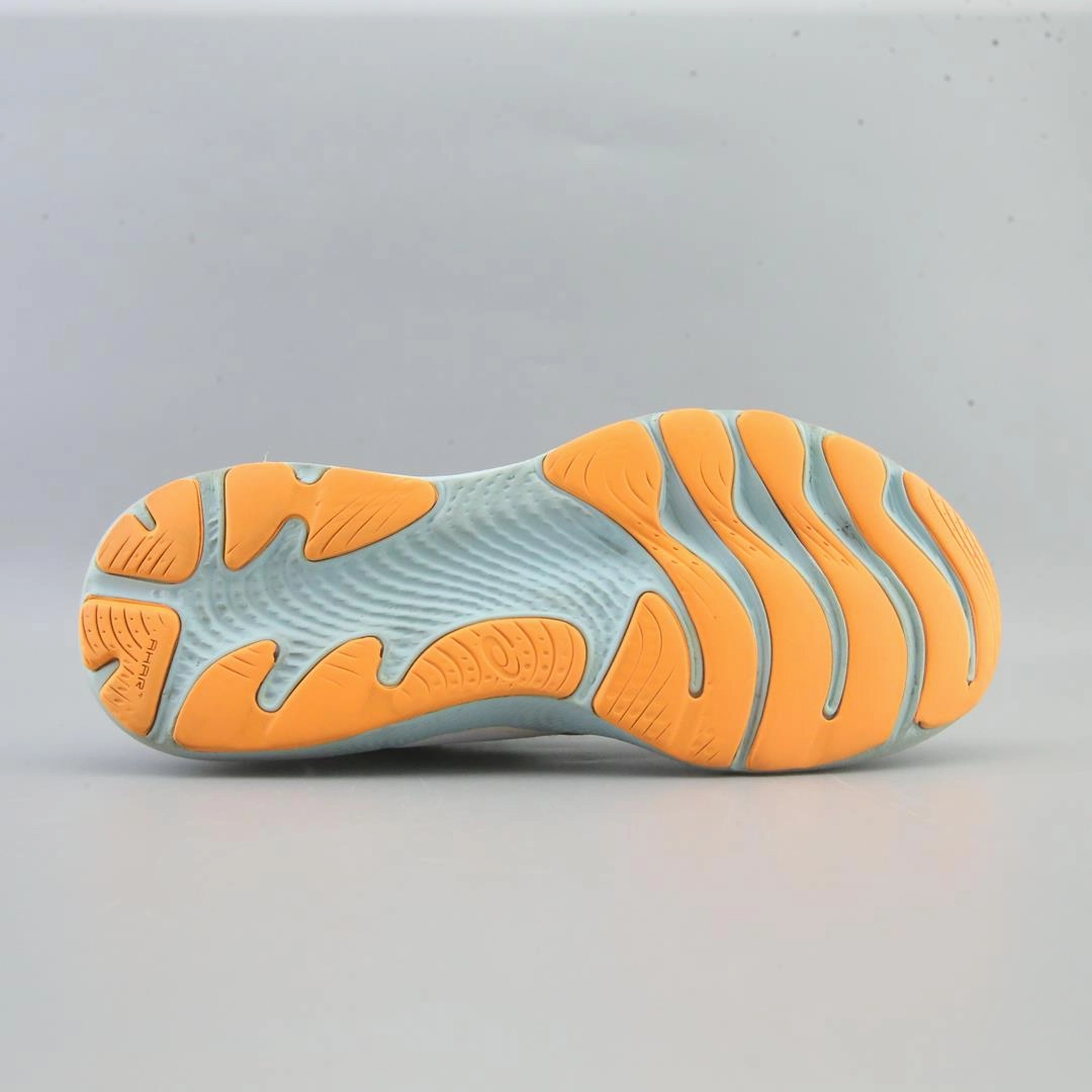 ASICS GEL-CUMULUS 21 sporty Asics footwear images