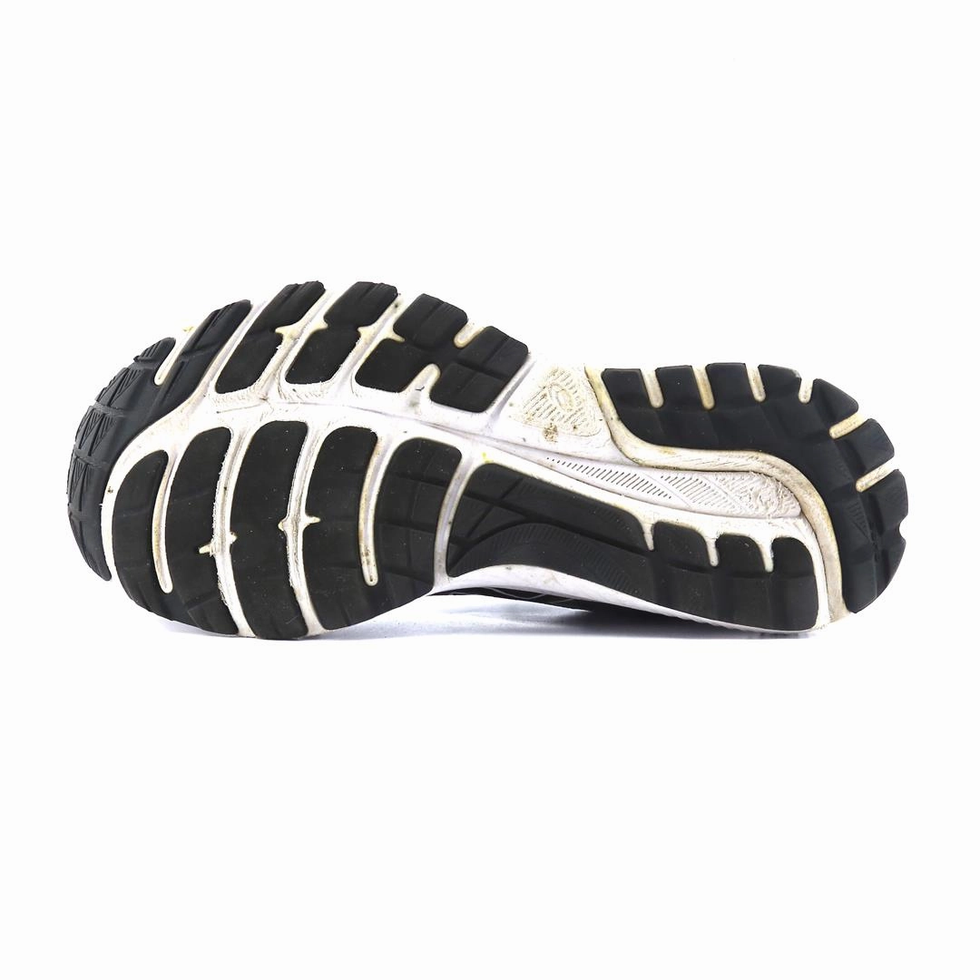 ASICS GEL-CUMULUS 22 lightweight athletic shoe visuals