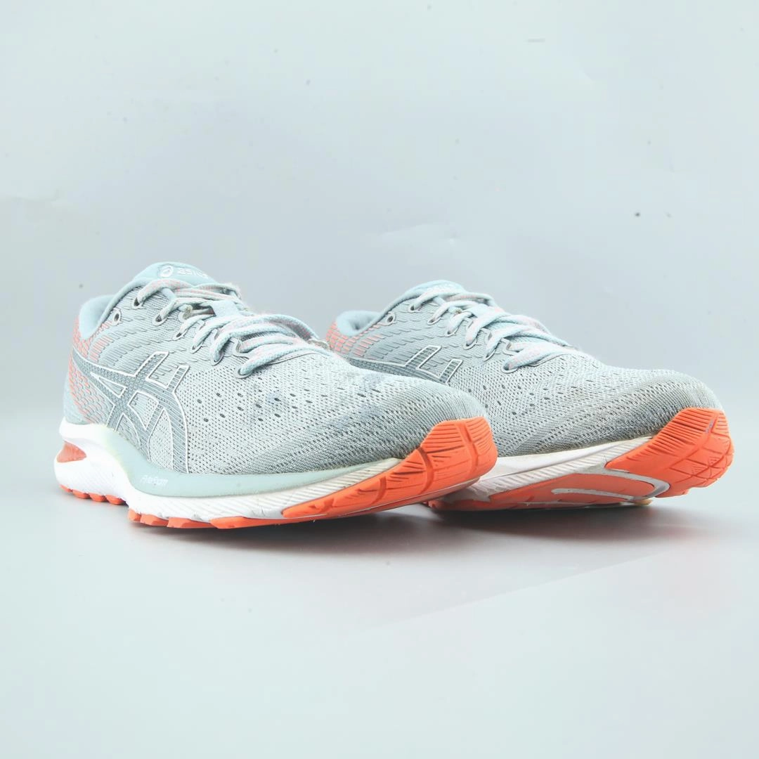 ASICS GEL CUMULUS 22 performance running shoe photos
