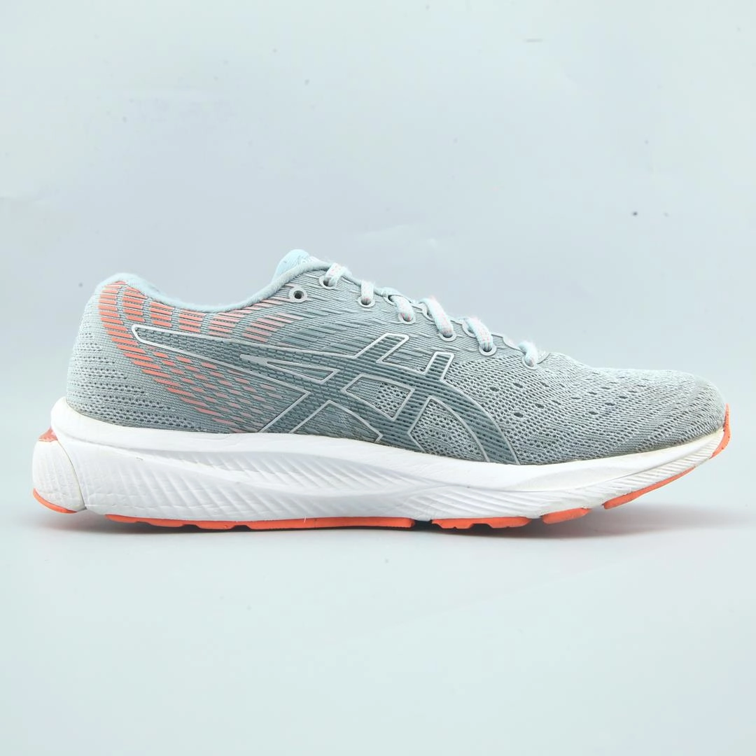 ASICS GEL CUMULUS 22 performance running shoe photos