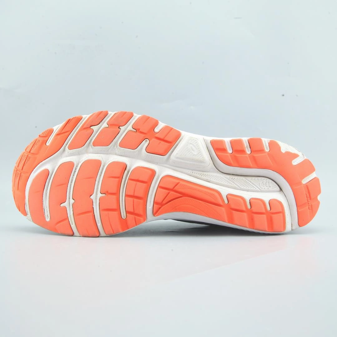 ASICS GEL CUMULUS 22 performance running shoe photos