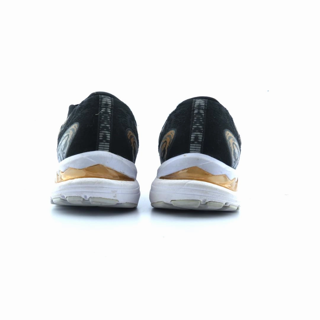 ASICS GEL CUMULUS 23 lightweight athletic shoe visuals