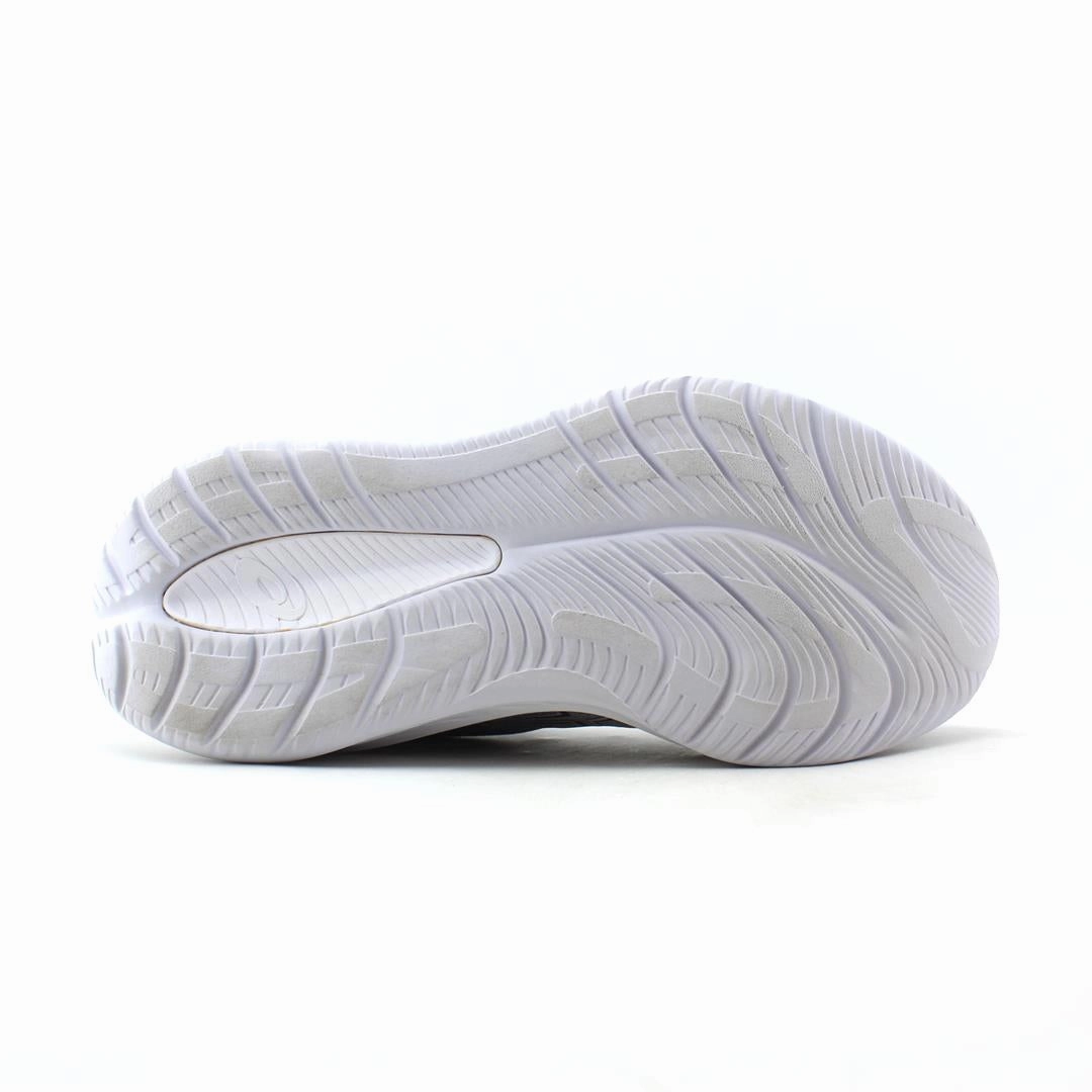 ASICS GEL-CUMULUS 26 lightweight athletic shoe visuals