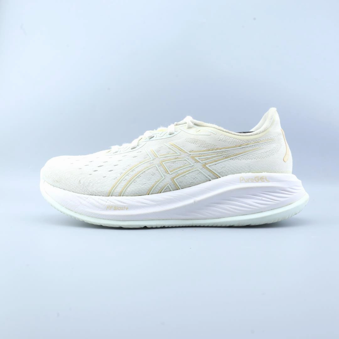 ASICS GEL CUMULUS 26 performance running shoe photos
