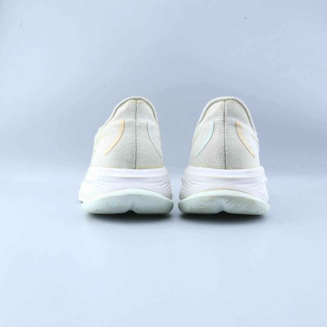 ASICS GEL CUMULUS 26 performance running shoe photos