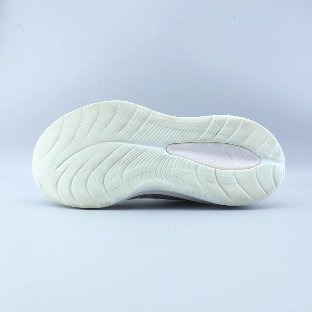 ASICS GEL CUMULUS 26 performance running shoe photos