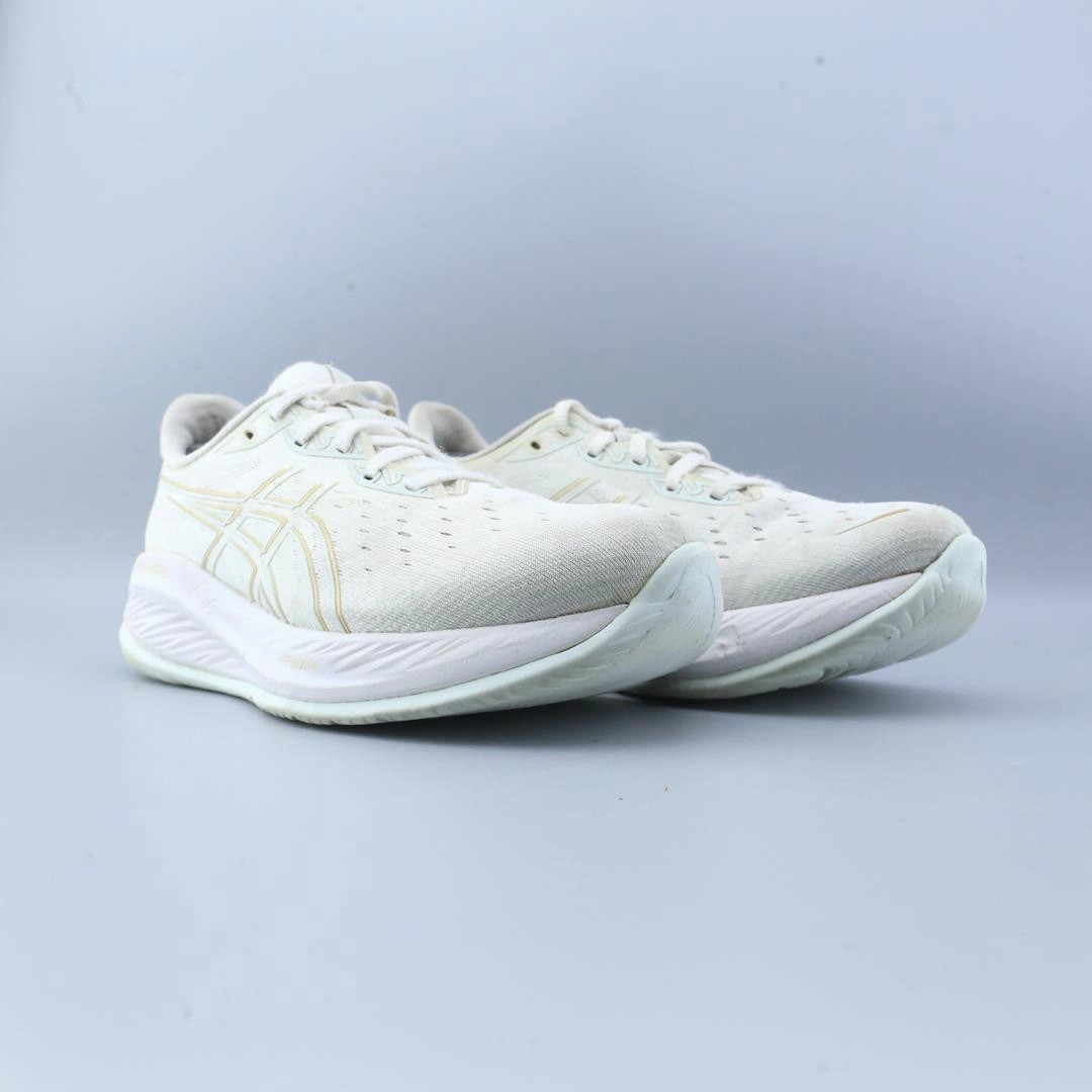 ASICS GEL CUMULUS 26 performance running shoe photos