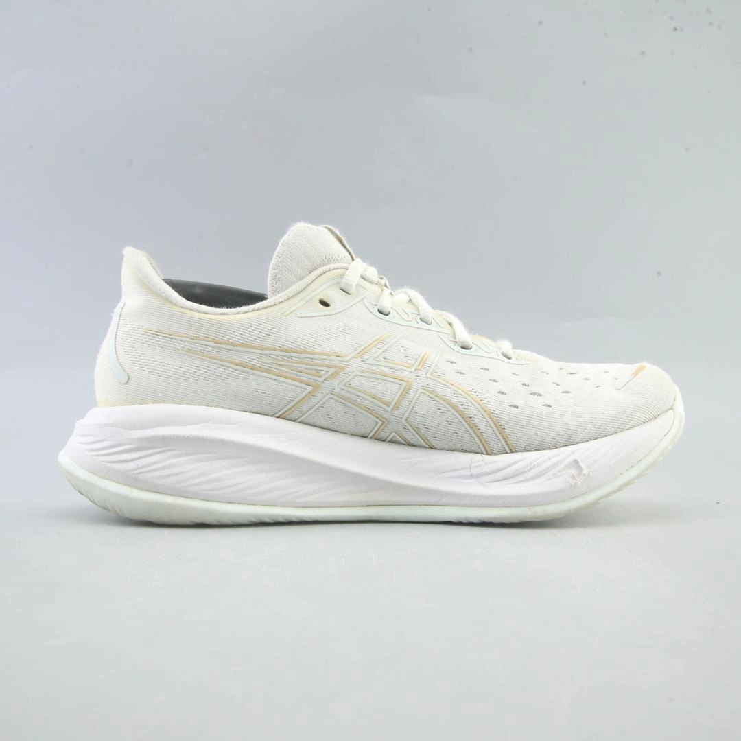 ASICS GEL CUMULUS 26 performance running shoe photos