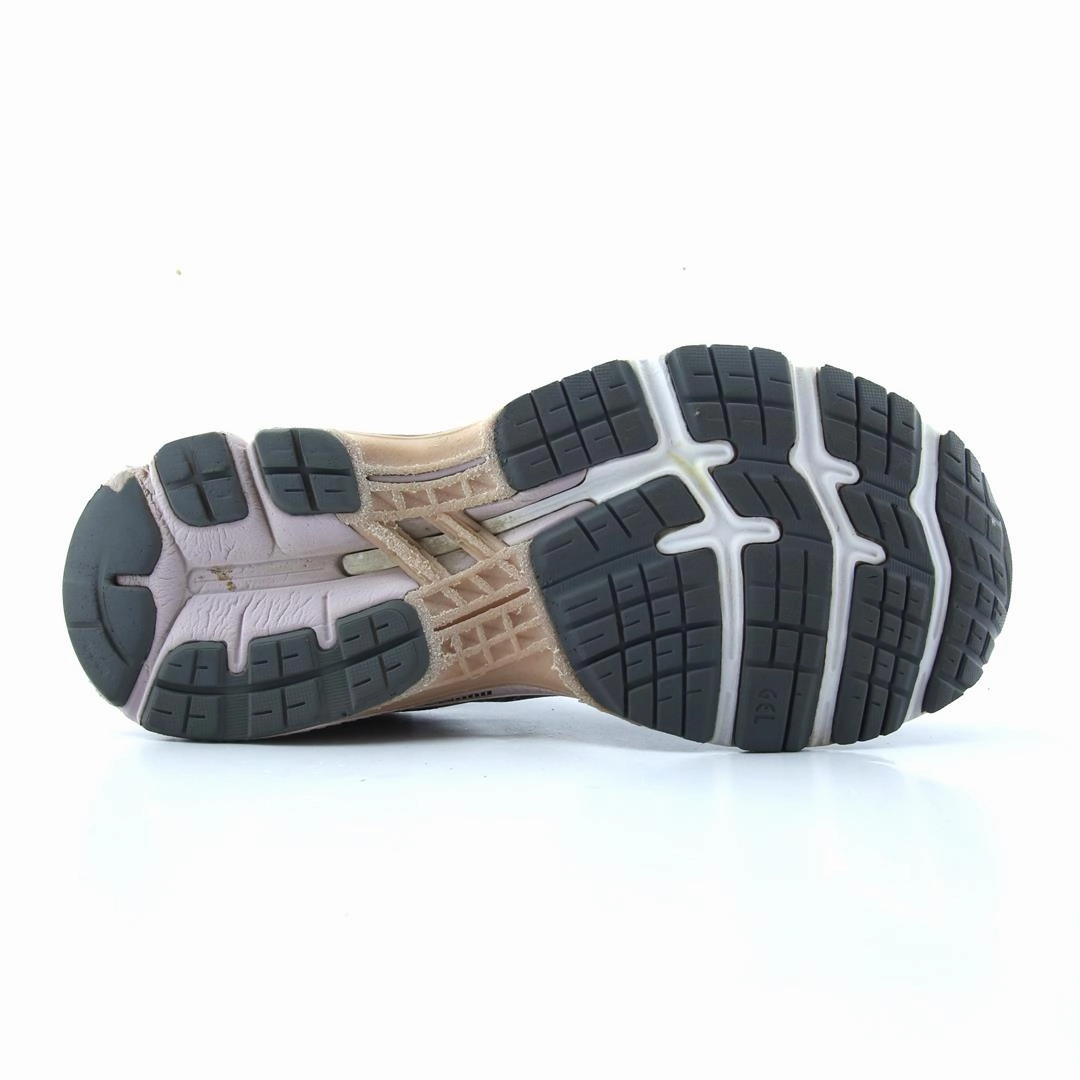 ASICS GEL-KAYANO 26 lightweight athletic shoe visuals