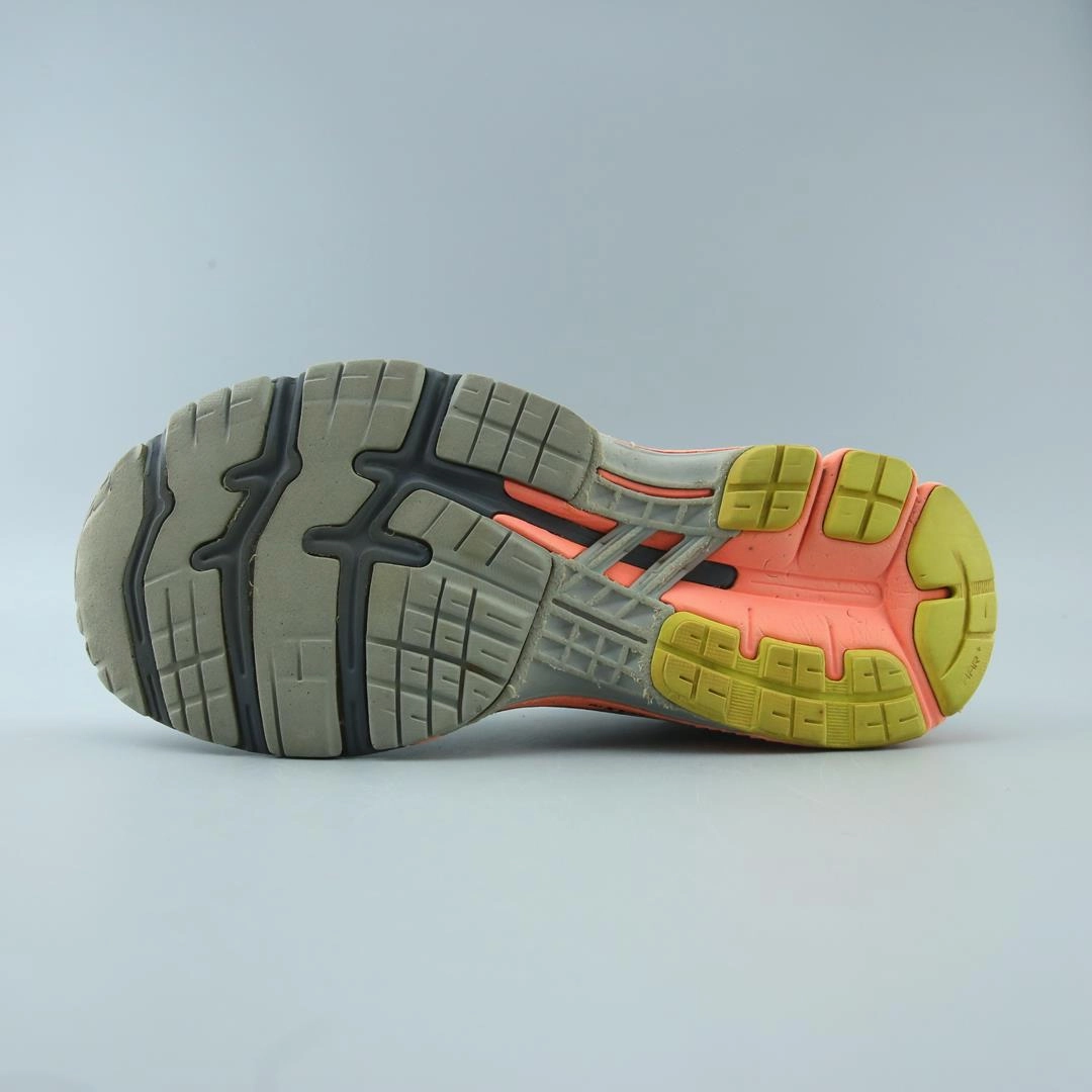 ASICS GEL KAYANO 26 performance running shoe photos