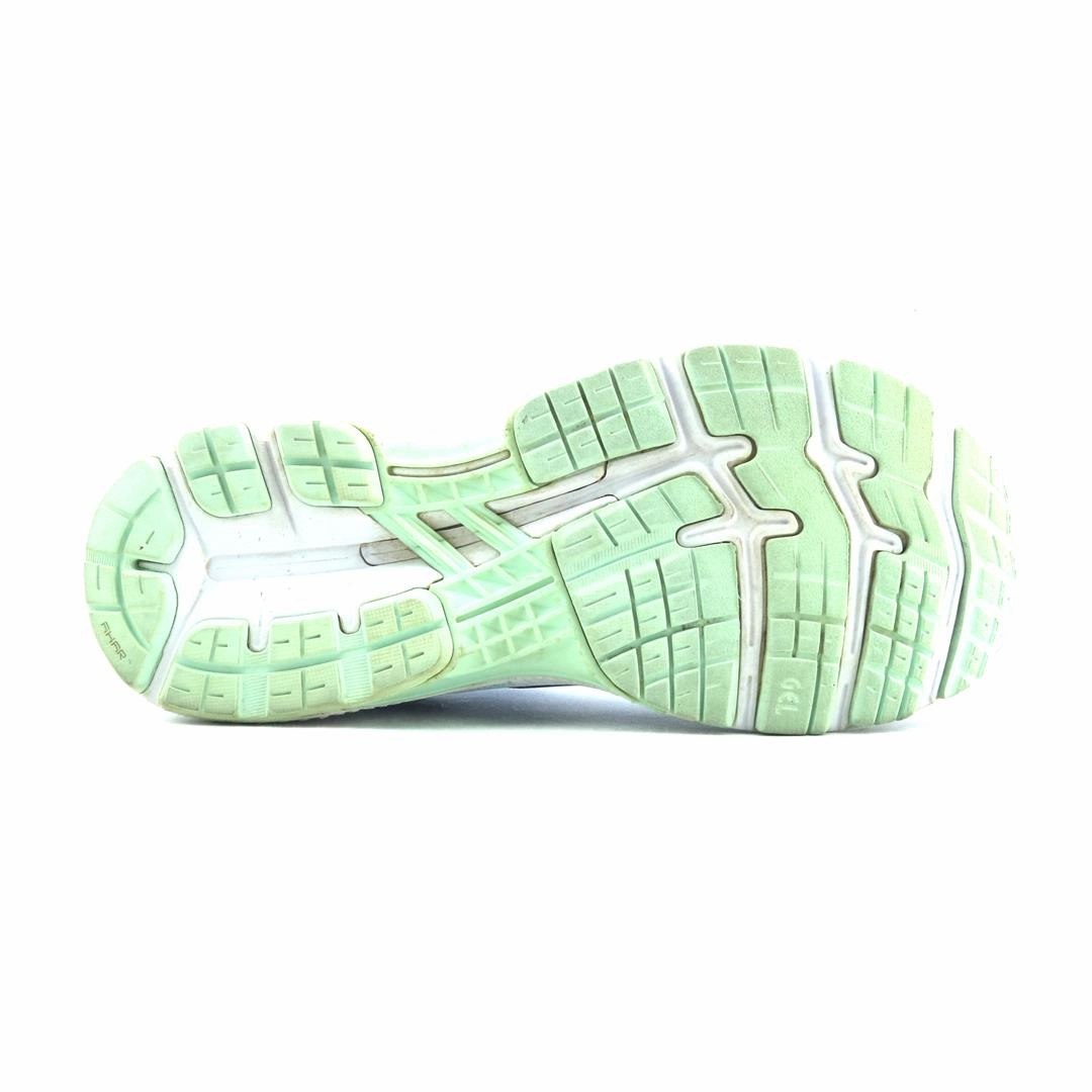 ASICS GEL KAYANO 26 performance running shoe photos