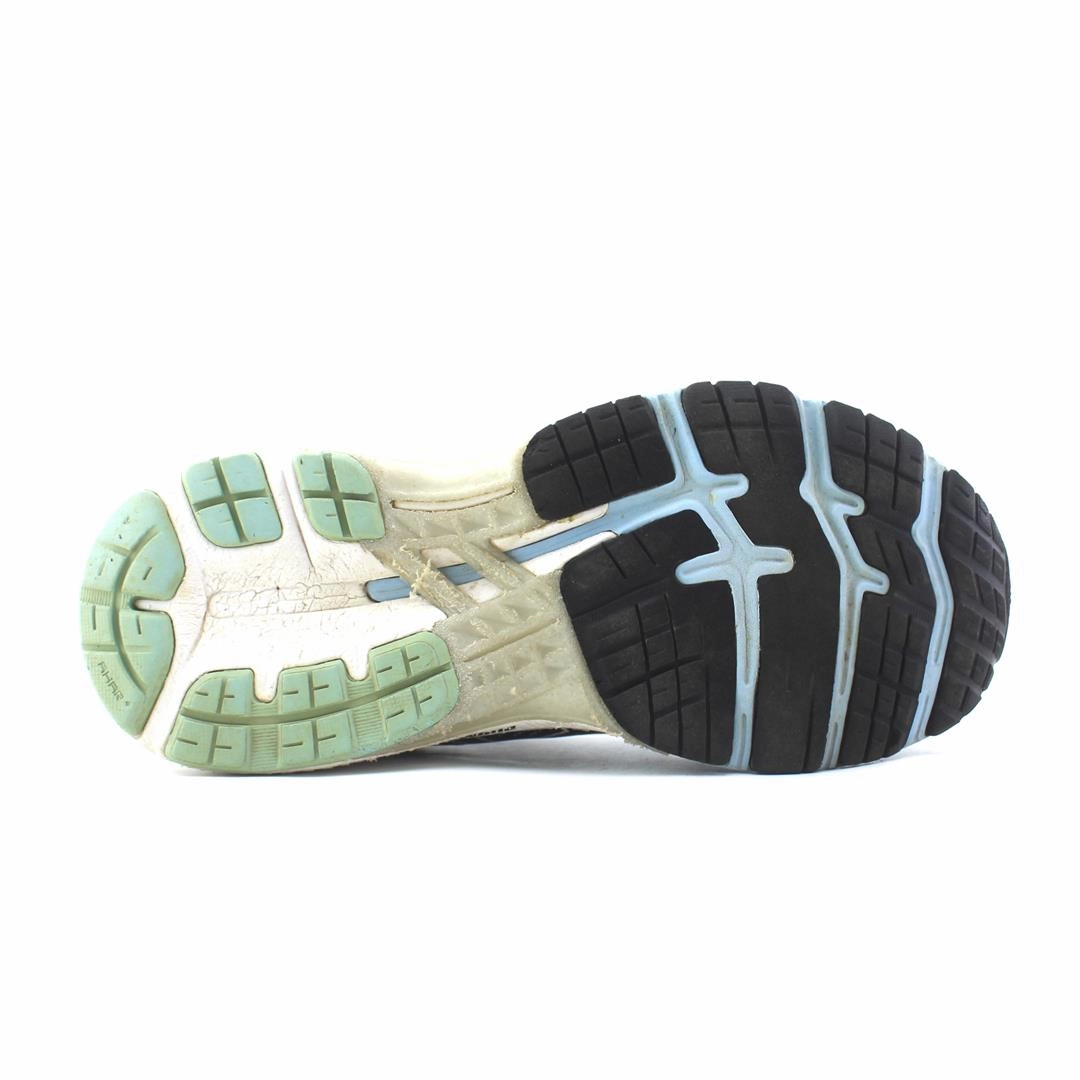 ASICS GEL-KAYANO 26 sporty Asics footwear images