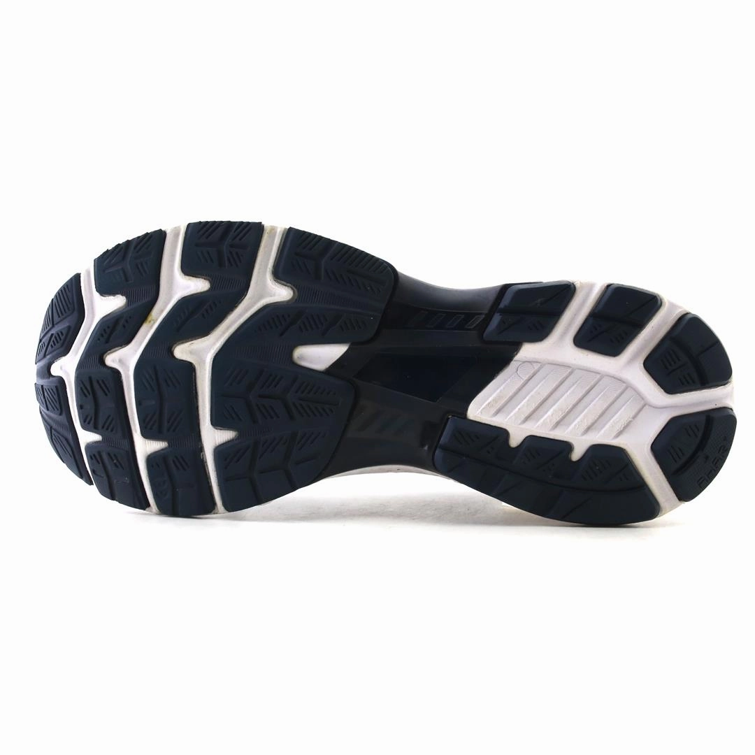 ASICS GEL-KAYANO 27 sporty Asics footwear images