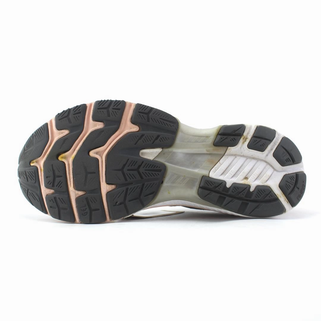 ASICS GEL-KAYANO 27 sporty Asics footwear images