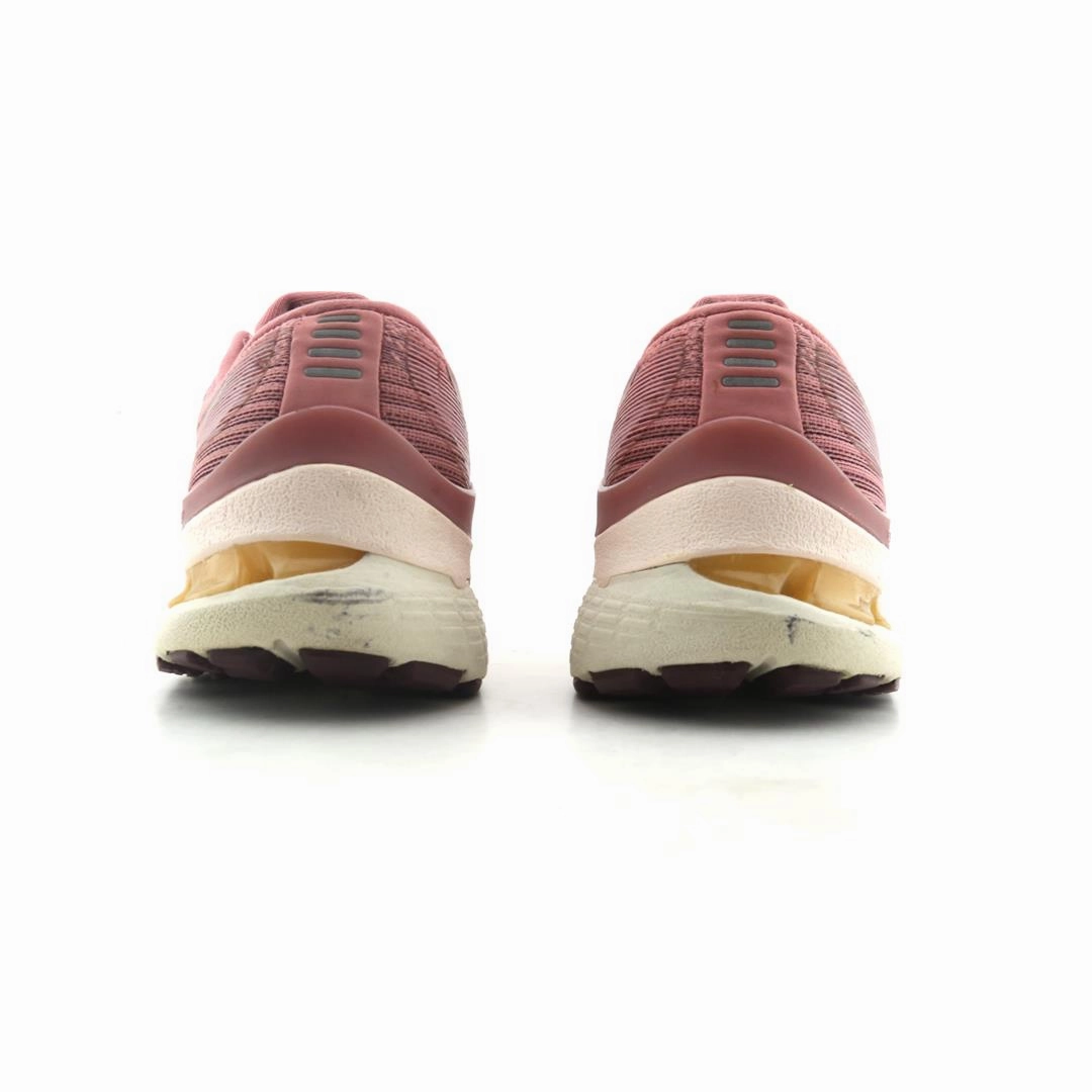 ASICS GEL-KAYANO 28 lightweight athletic shoe visuals