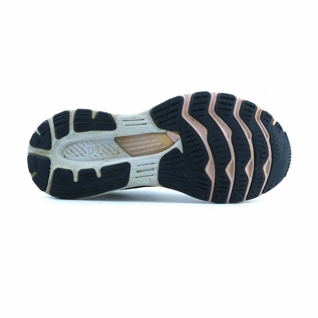 ASICS GEL-KAYANO 28 lightweight athletic shoe visuals