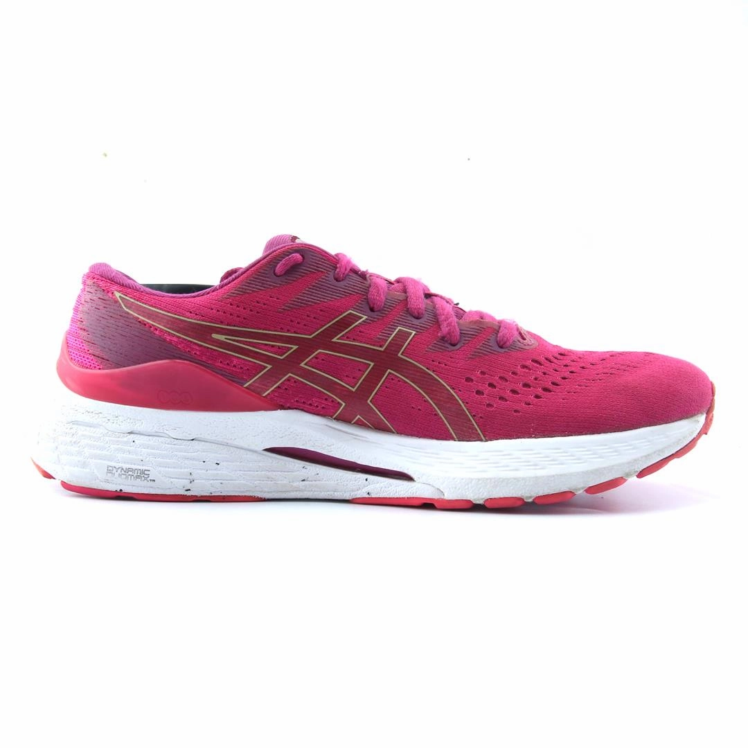 ASICS GEL KAYANO 28 lightweight athletic shoe visuals